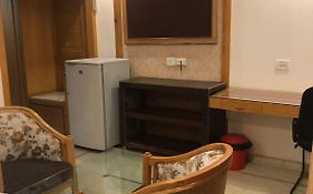 Jbs Comfort Residency Zirakpur Chandigarh # Couple Friendly # Parking # Lift #Travelers Choice